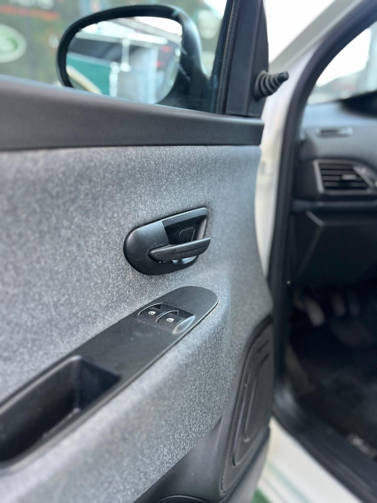 Lancia Ypsilon 1.0 FireFly 5 porte S&S Hybrid Silver