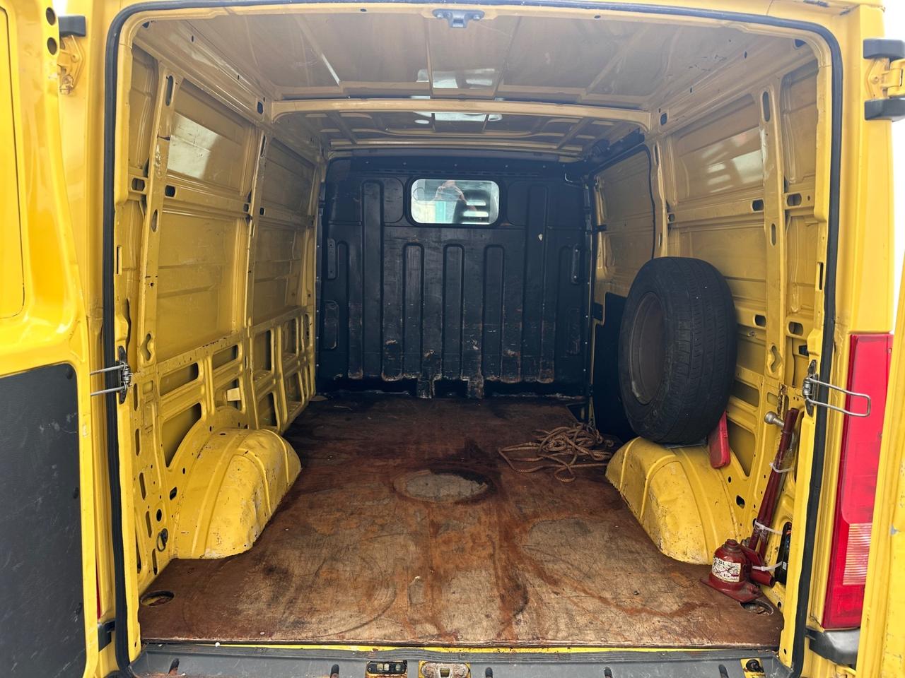 Iveco Daily 35S11 2.8 TDI PM Cabinato