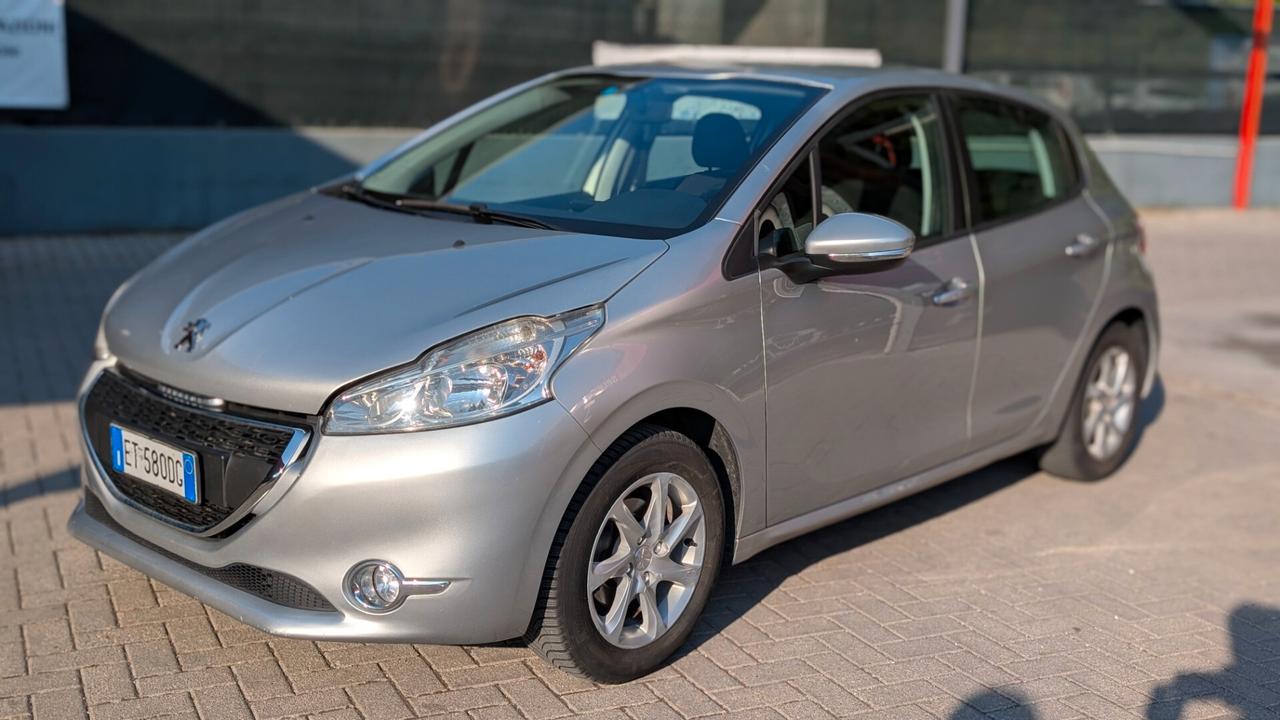 Peugeot 208 1.4 HDi 68 CV 5 porte Allure
