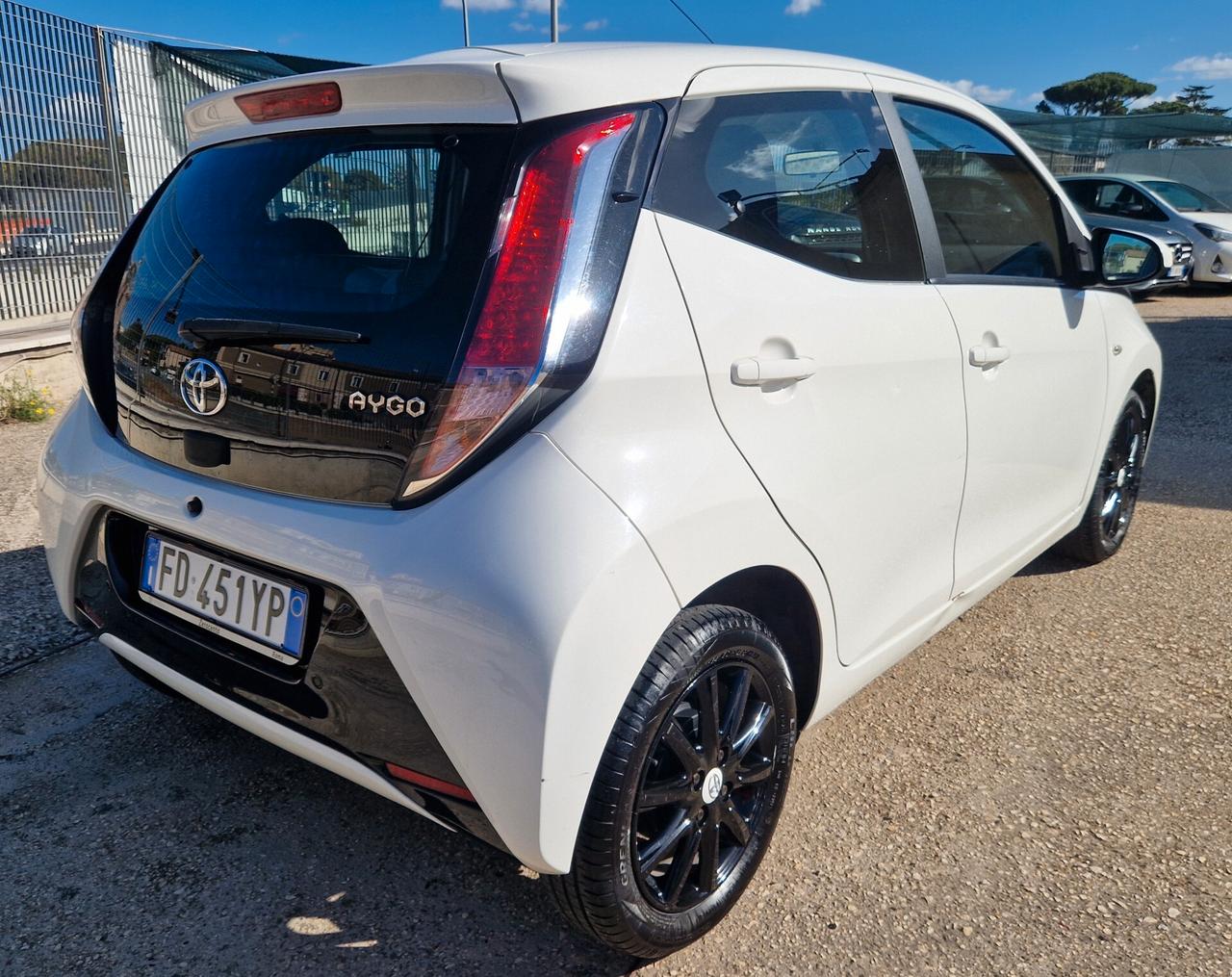 Toyota Aygo 1.0 VVT-i 69 CV 5 porte x-clusiv