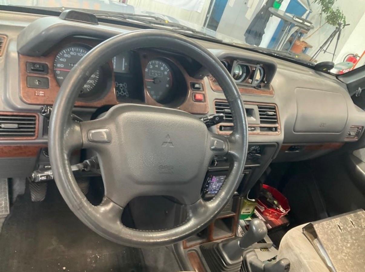 Mitsubishi Pajero 3.0 V6 AMERICAN DREAM Book Service Limited Edition
