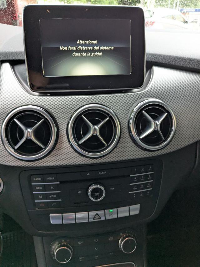 MERCEDES-BENZ B 180 d Premium