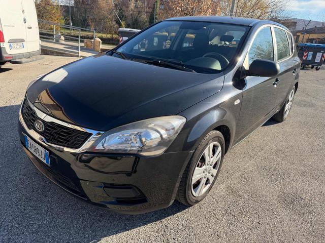 KIA cee'd 117,150km 1.4 90CV 5p. EX nessun lavoro da fare
