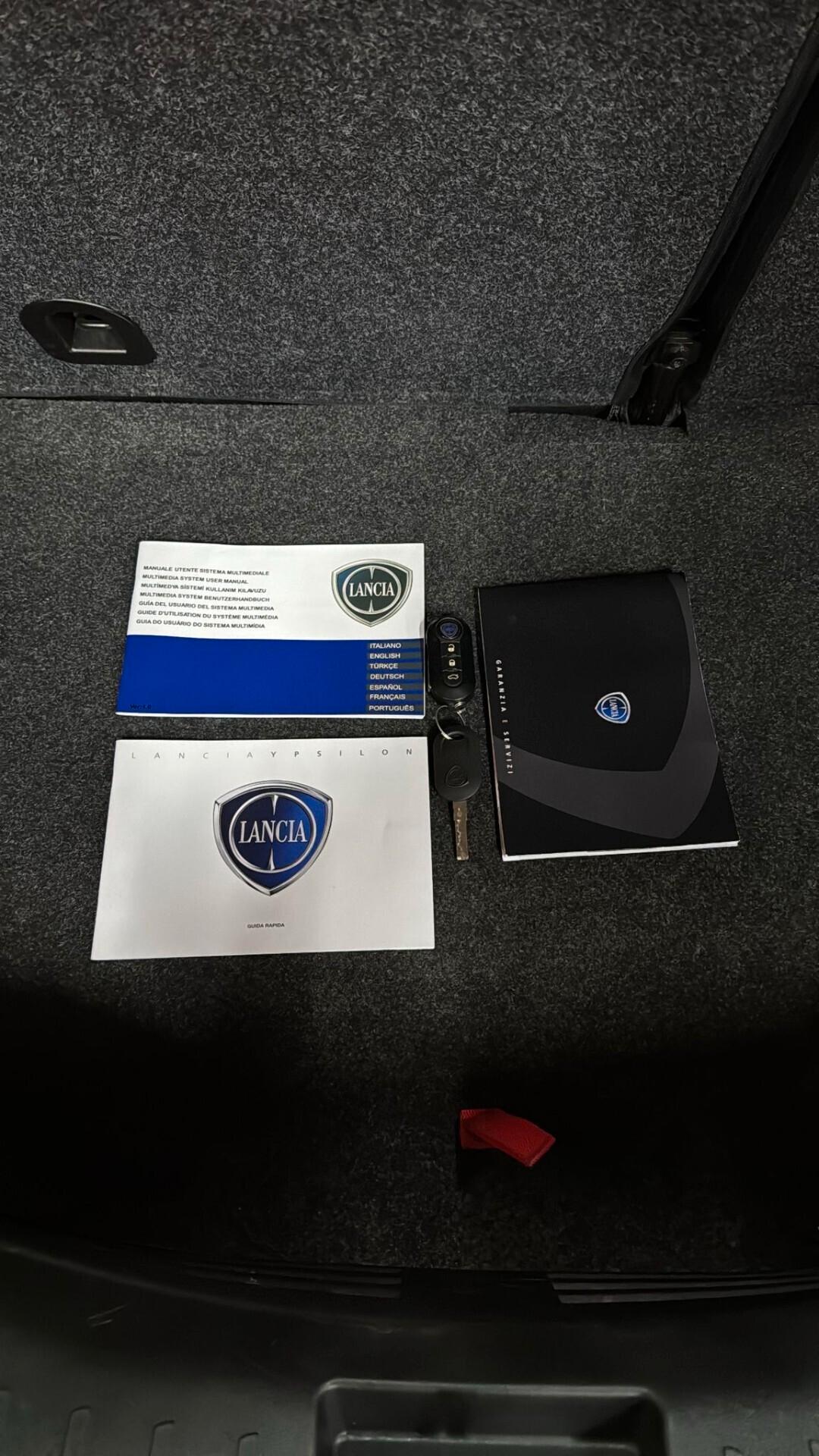 Lancia Ypsilon 1.0 FireFly 5 porte S&S Hybrid Alberta Ferretti