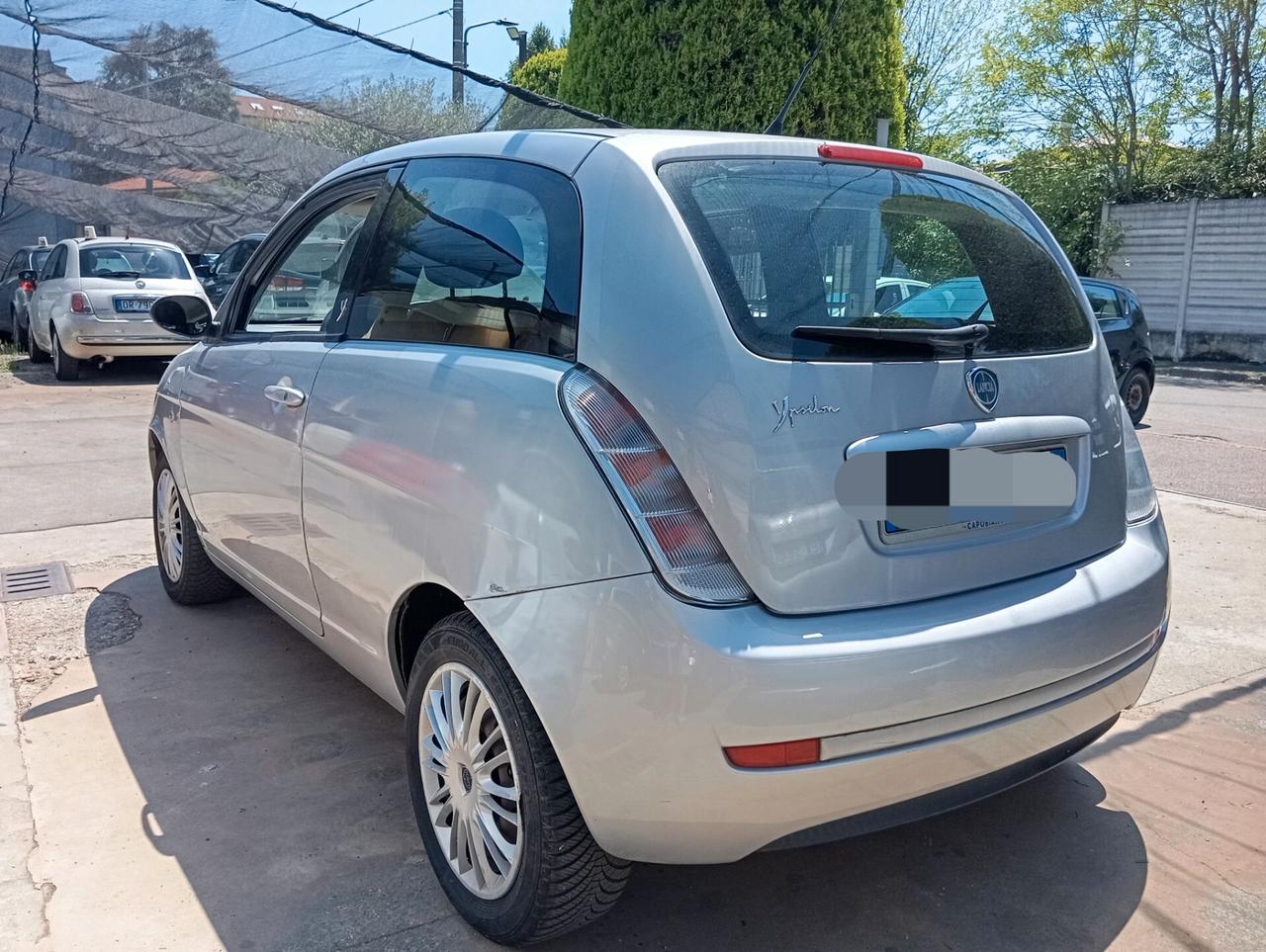 Lancia Ypsilon 1.2 neopatentati valuto permute