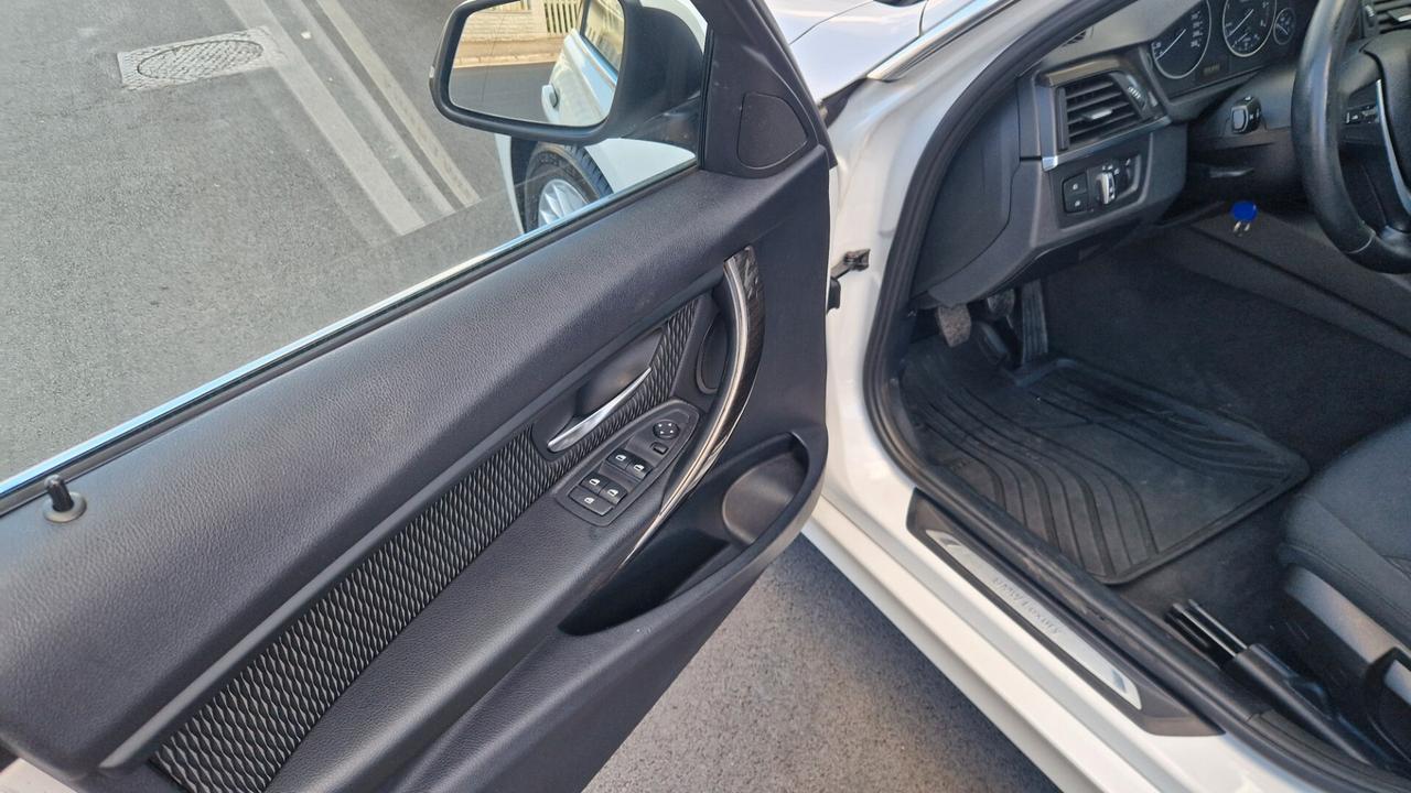 BMW 318 Touring Luxury anno 2014