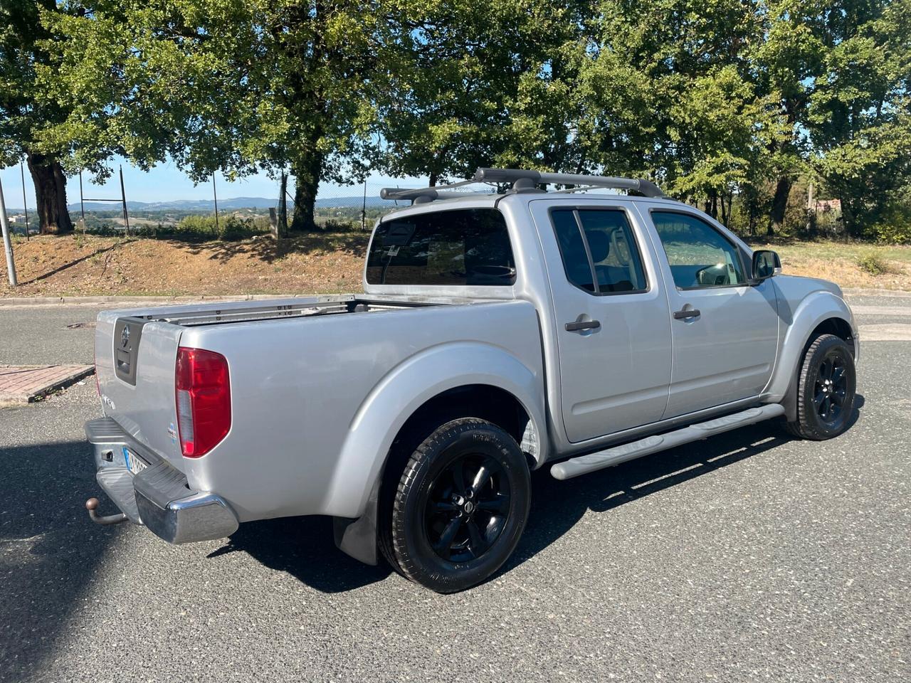 Nissan Navara 2.5 dCi 4 porte Double Cab LE CAMBIO AUTOMATICO + GANCIO TRAINO