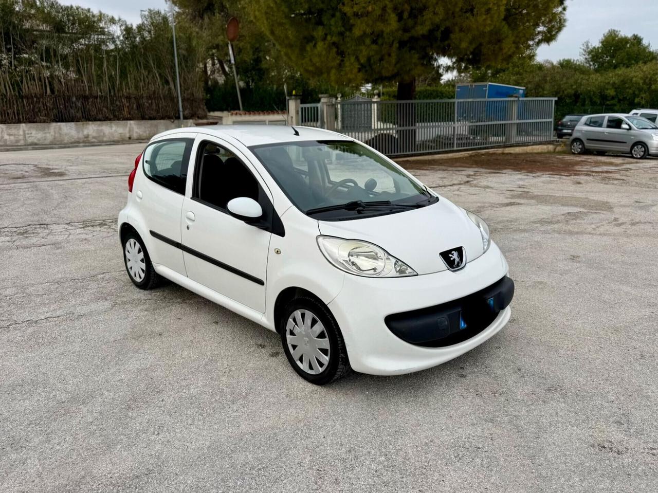 Peugeot 107 5porte 1.0 benzina 68cavalli NEOPATENTATI