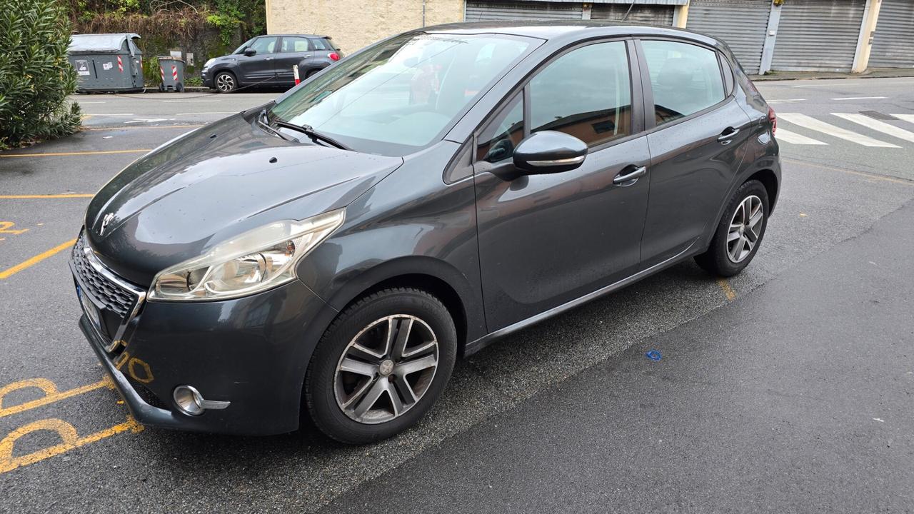 Peugeot 208 1.4 HDi 68 CV 5 porte Allure