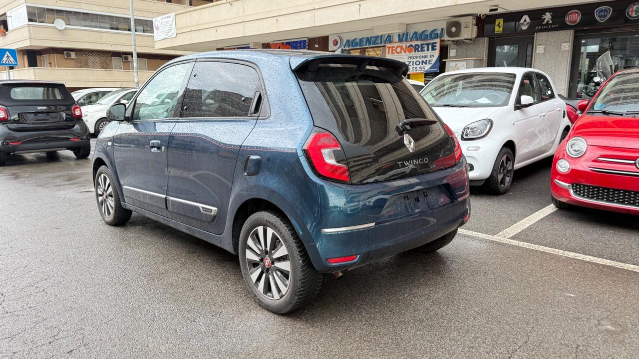 Renault Twingo SCe 65 CV Signature LED NAVI PELLE CAR PLAY KAMERA CERCHI 16 PDC CLIMA AUTOMATICO