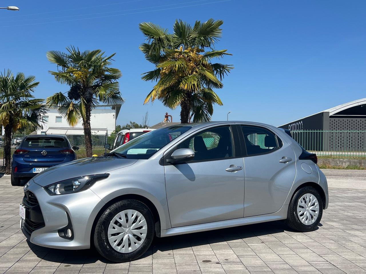 Toyota Yaris 1.5 Hybrid 5 porte Business FINANZIABILE