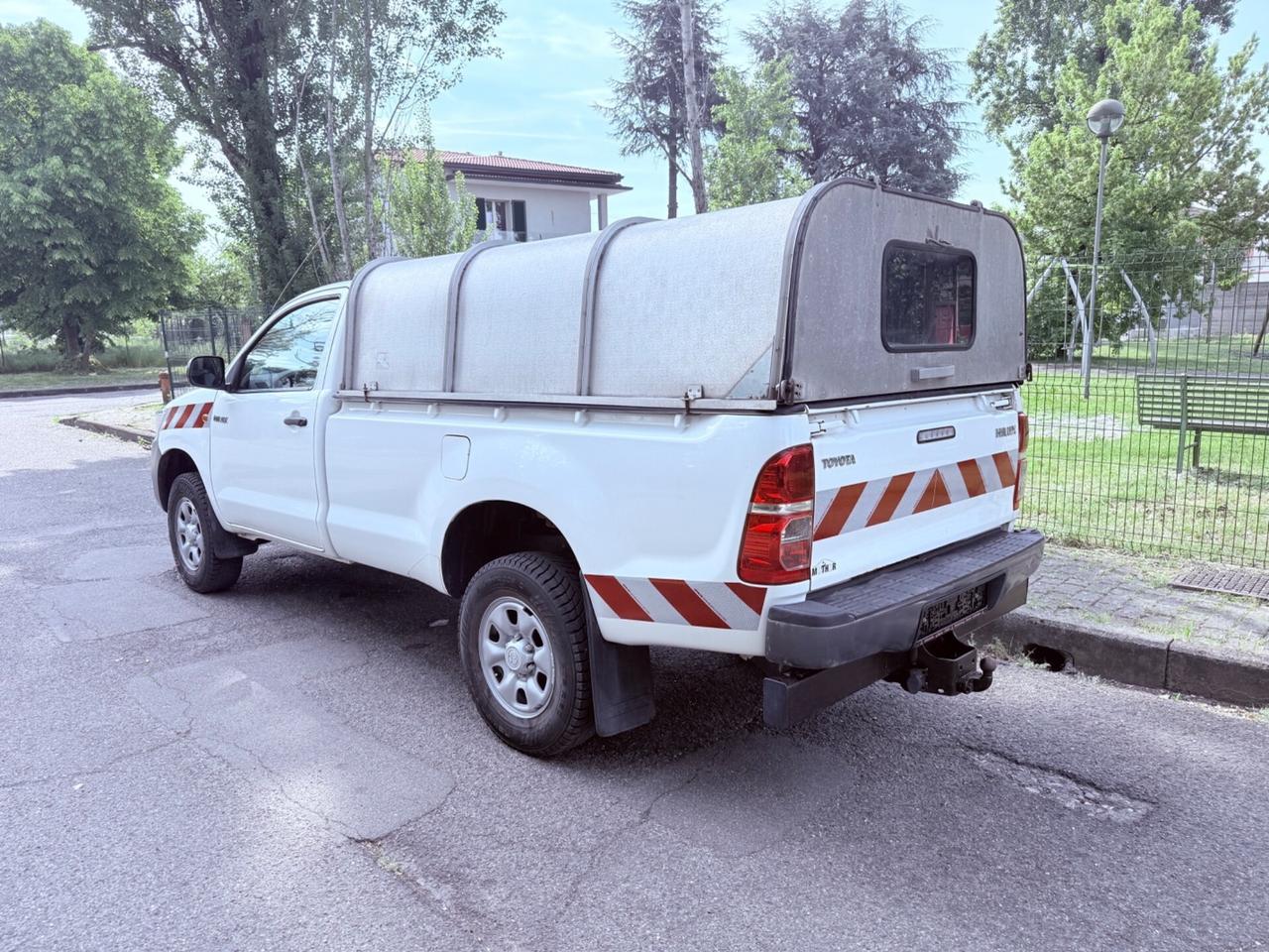 Toyota Hilux MAXI 2.5 2WD PICK-UP- OK PERMUTE !!