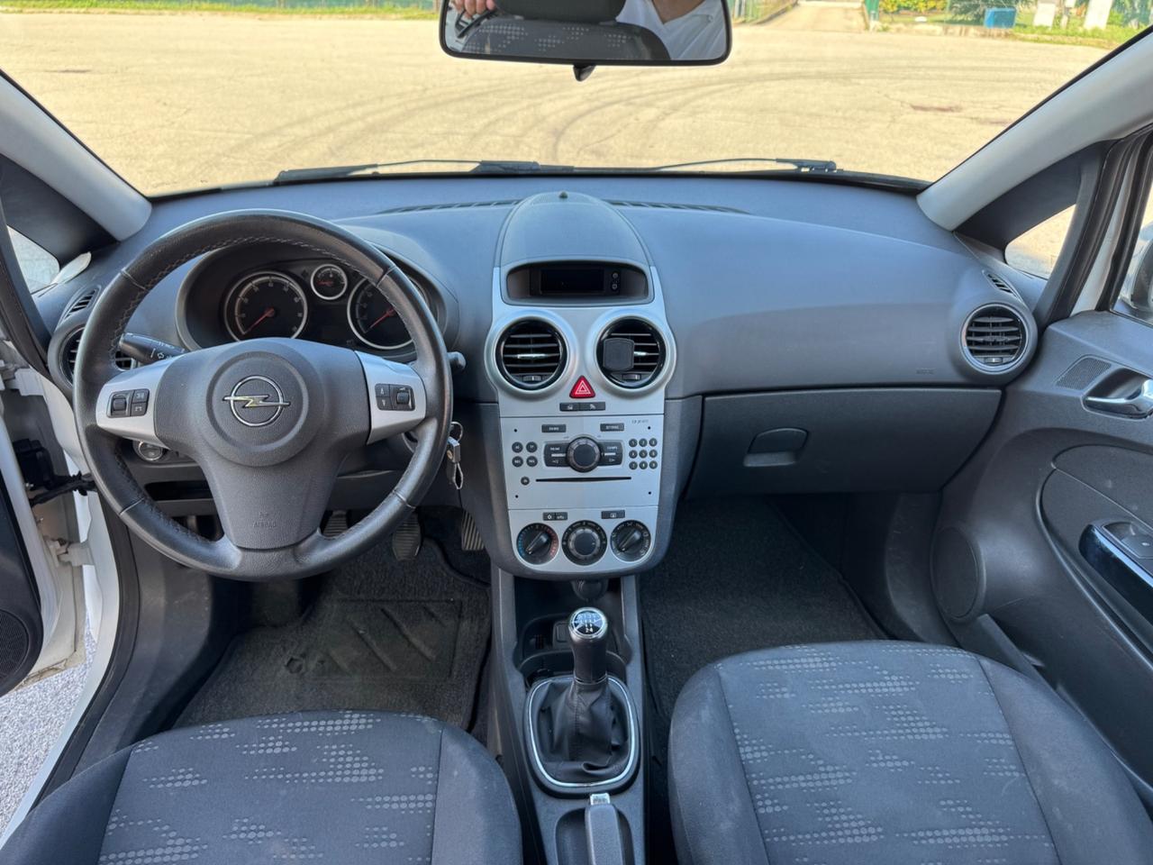 Opel Corsa 1.2 3 porte b-color