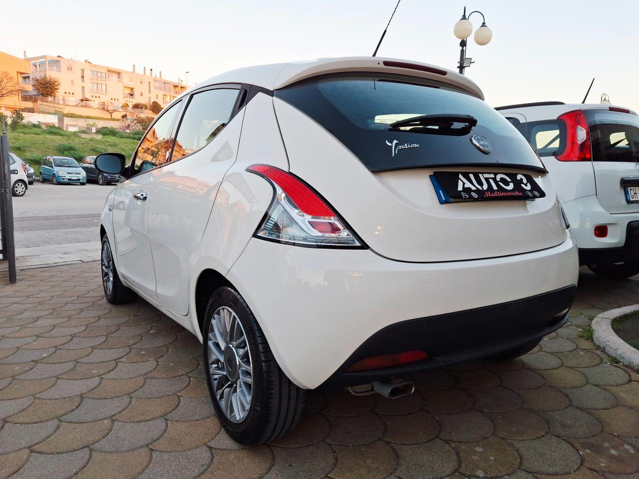 Lancia Ypsilon 1.2 69 CV 5 porte GPL Ecochic Silver