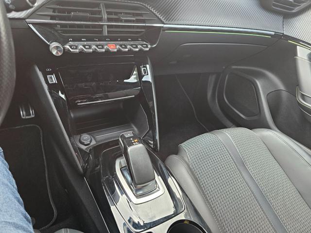 PEUGEOT 2008 motore elettrico 136 CV GT