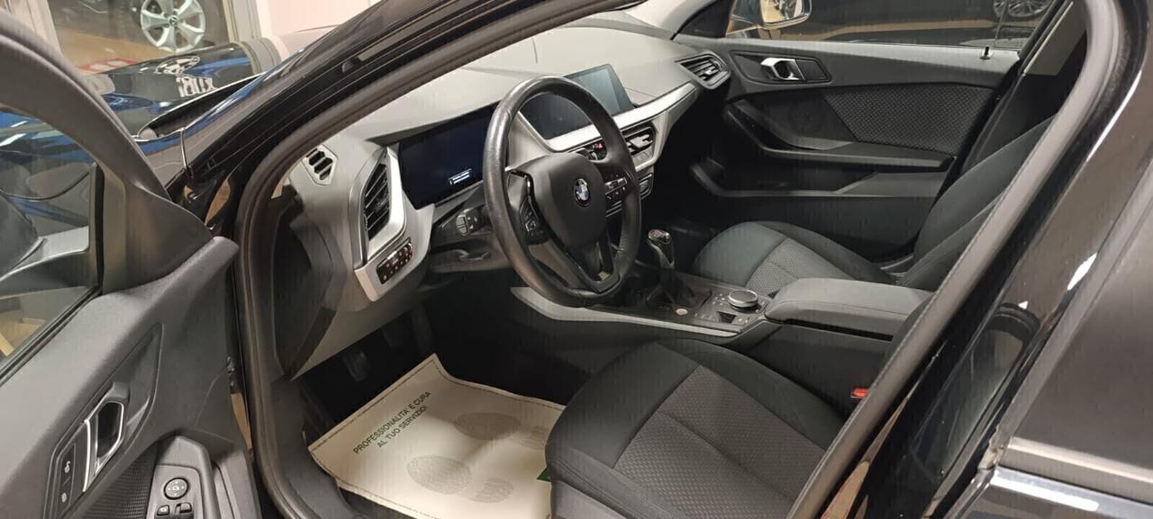 Bmw 118 118d 5p. Business Advantage