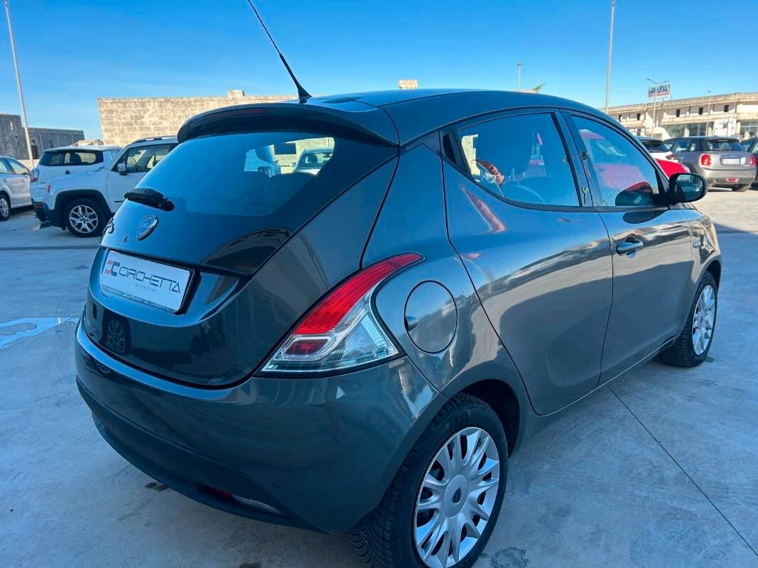 Lancia Ypsilon 1.2 8v Silver c clima 69cv