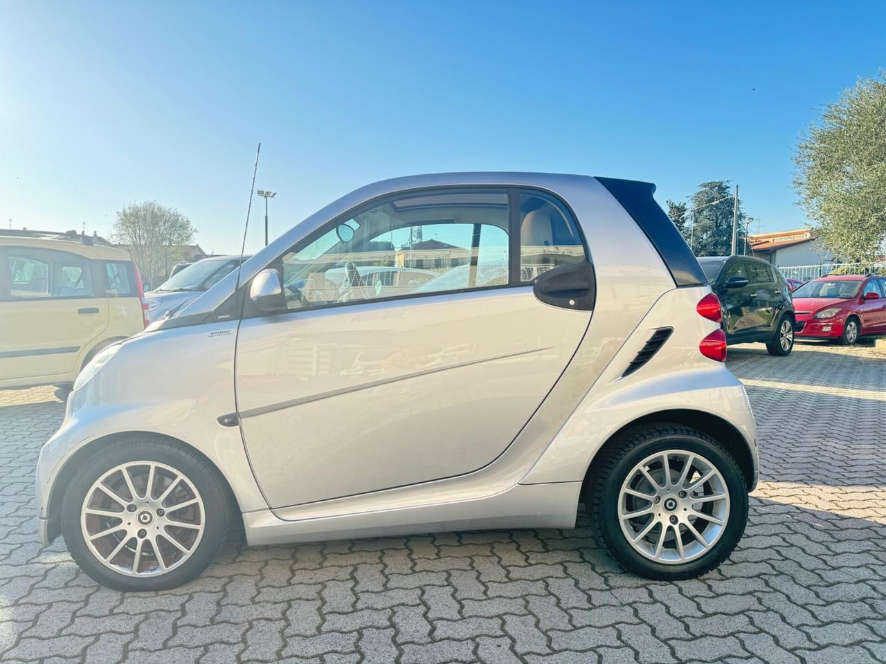 Smart ForTwo 1000 52 kW MHD coupé pure