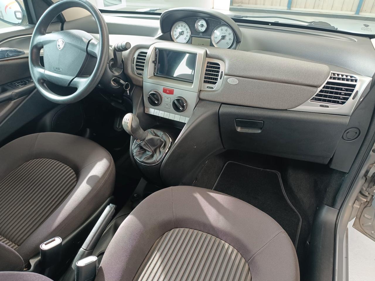 Lancia Ypsilon 1.3 MJT 75 CV Oro