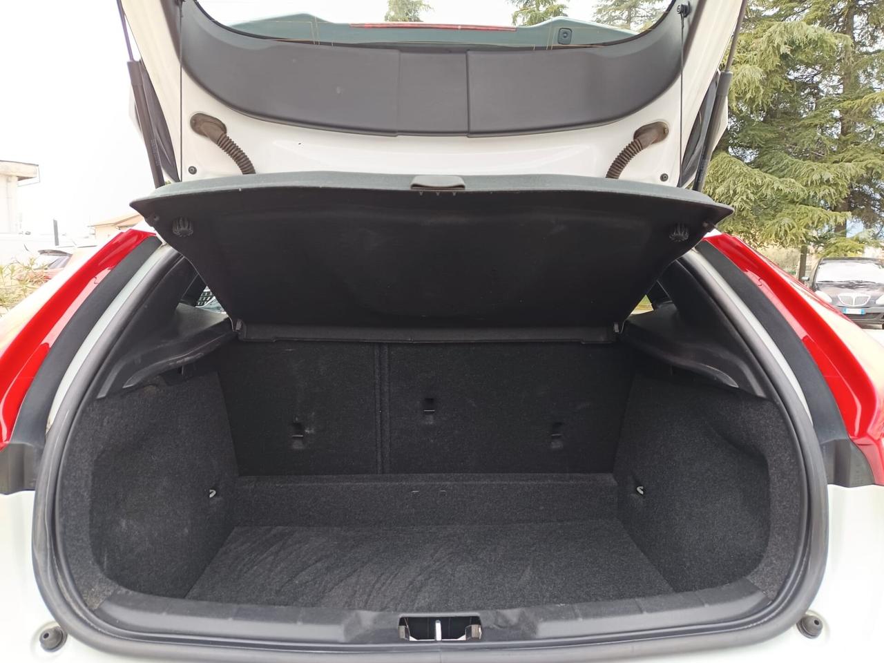 Volvo V40 D2 1.6 Momentum Tua a 169€/*mese