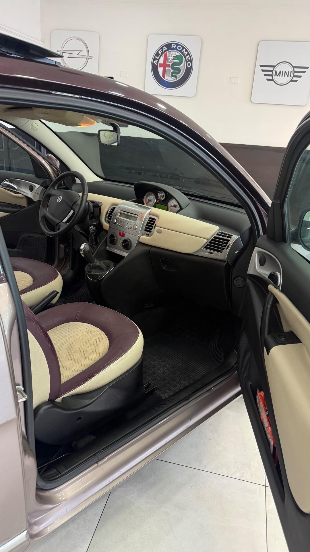 Lancia Ypsilon 1.3 MJT 75 CV Platino