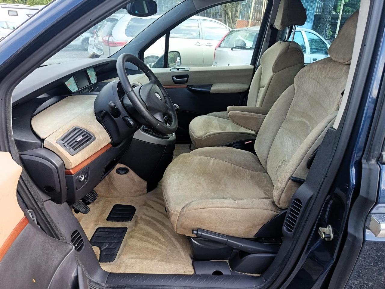 Lancia Phedra 2.2 Jtd 7 posti - Gancio traino Emblema