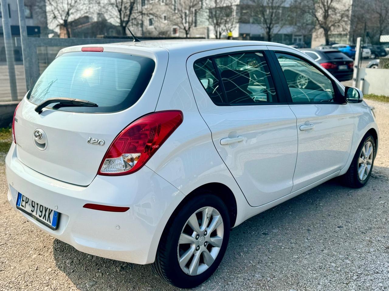 Hyundai i20 1.2 Benzina 85cv Neopatentati - 2013