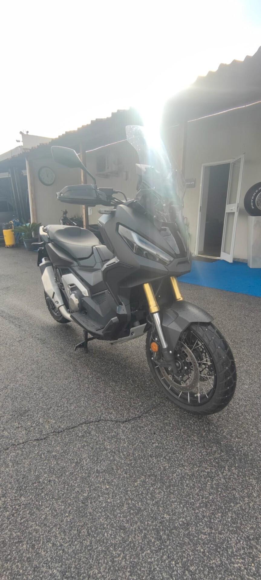 X AV 750