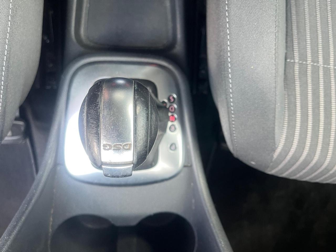 Volkswagen Polo 5P-1.6 tdi- cambio autom-2011