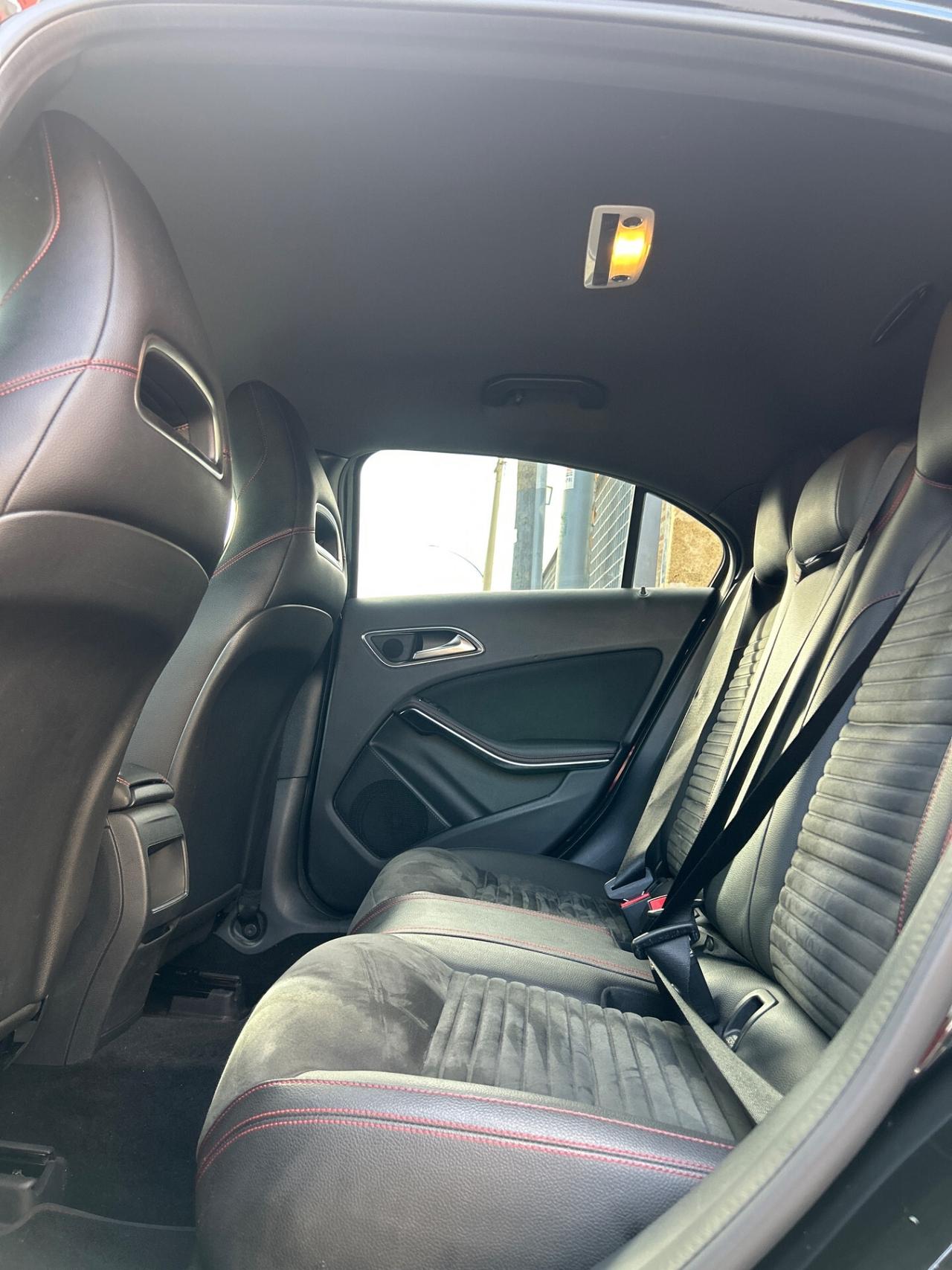 Mercedes-benz A160d Premium AMG -2017