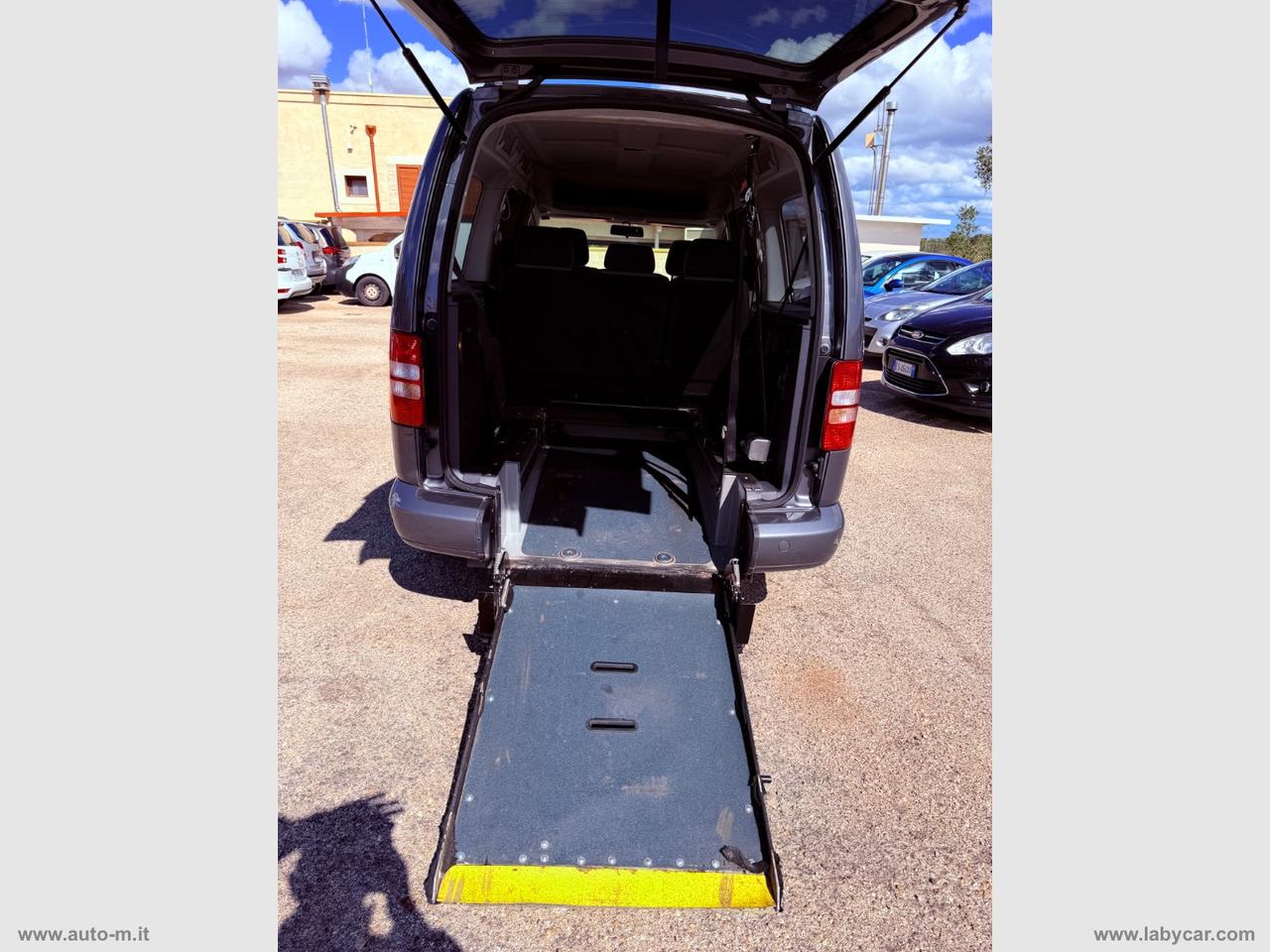 VOLKSWAGEN Caddy 1.6 TDI 102 CV Trendline Maxi CON PEDANA PER DISABILI
