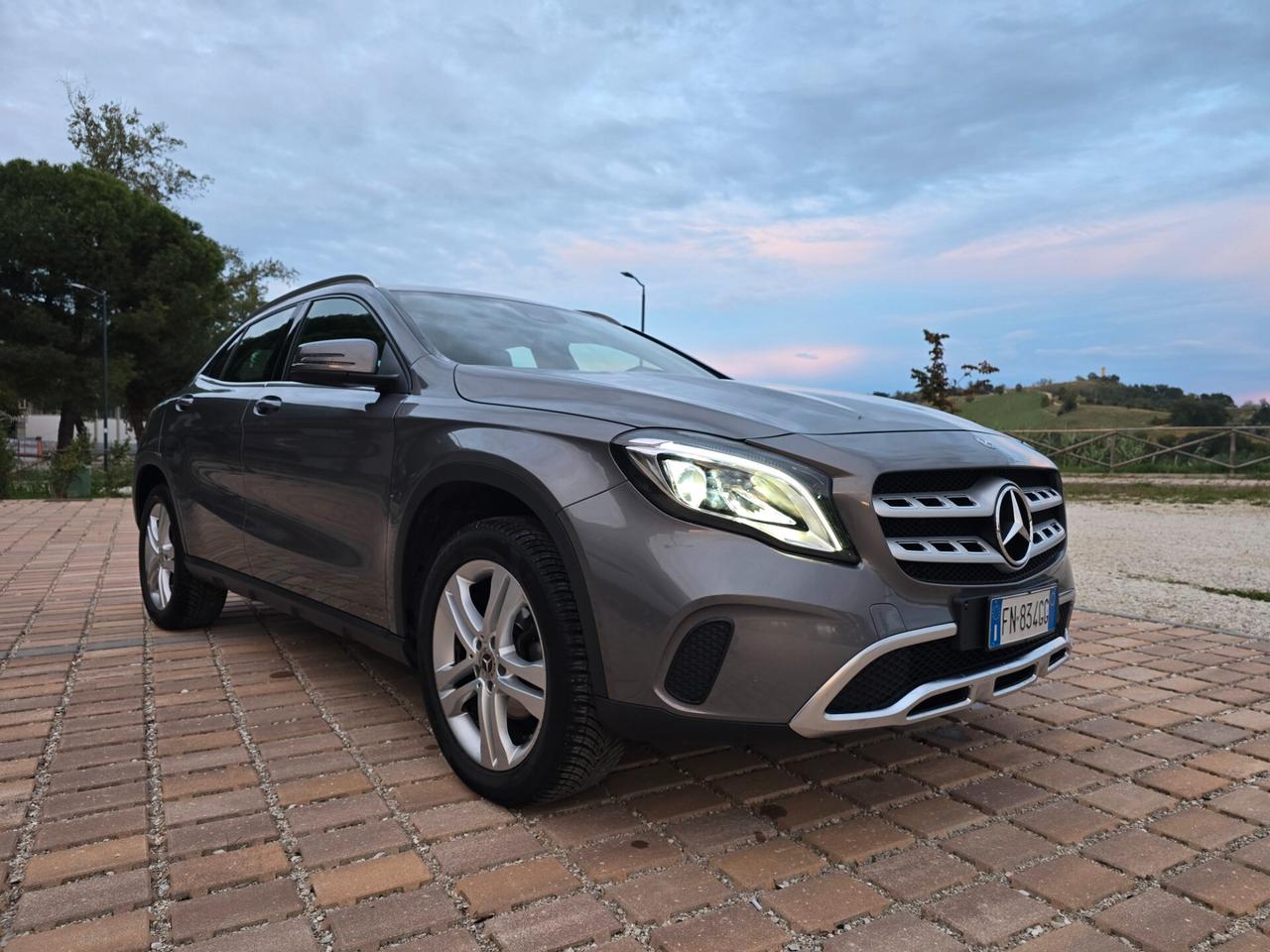 Mercedes-benz GLA 180 d Premium