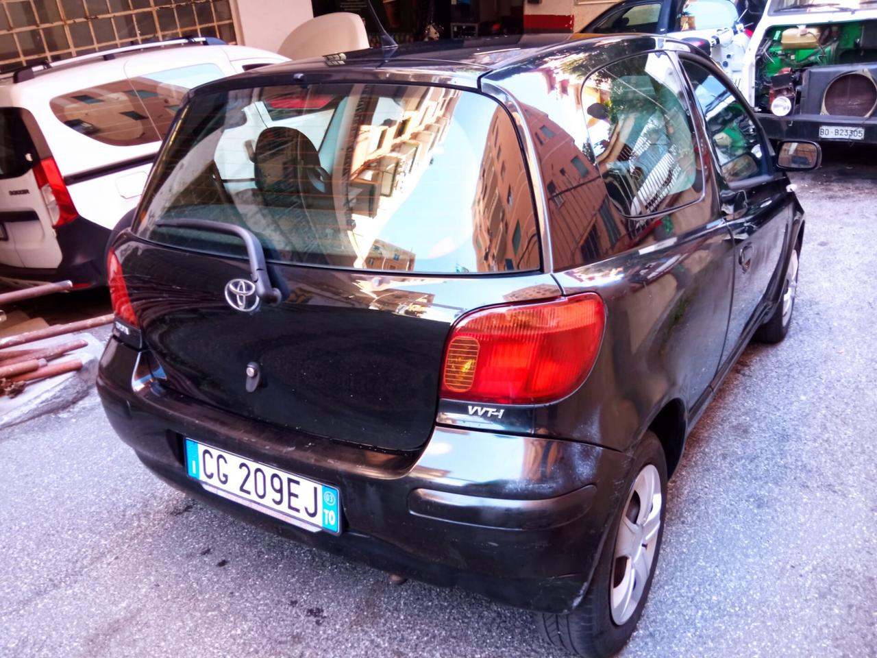 Toyota Yaris 1.3i 16V cat 3 porte Sol