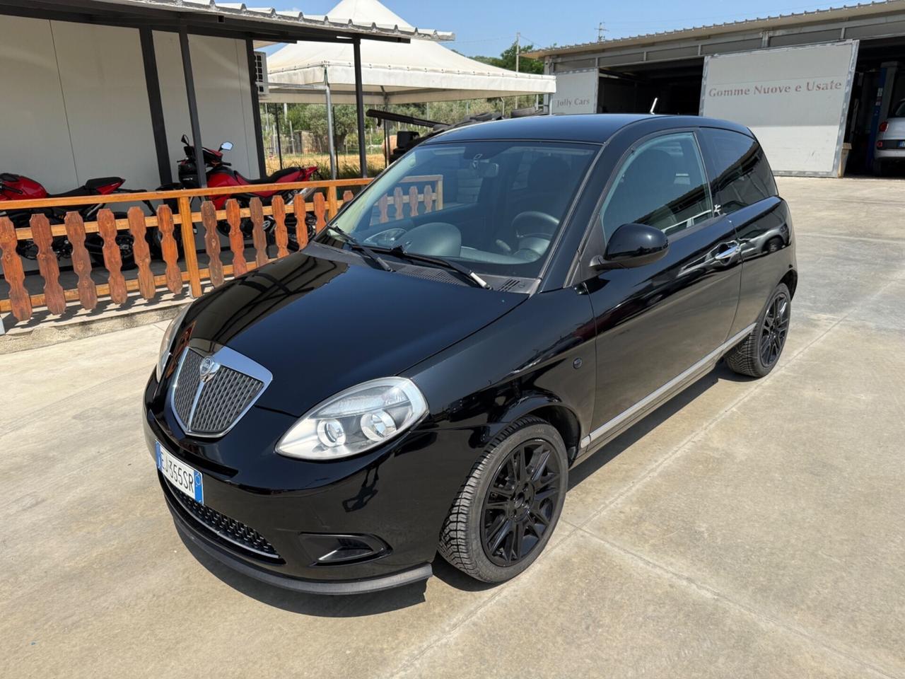 Lancia Ypsilon 1.3 MJT 75 CV Unyca