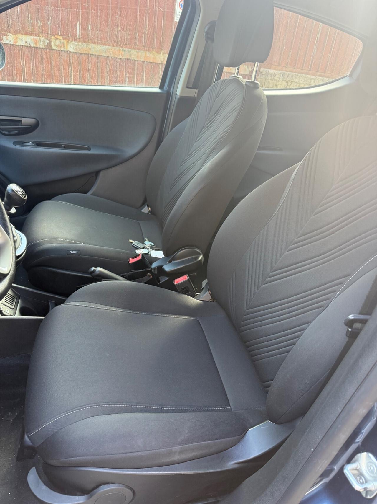 Lancia Ypsilon 1.0 FireFly 5 porte S&S Hybrid Alberta Ferretti