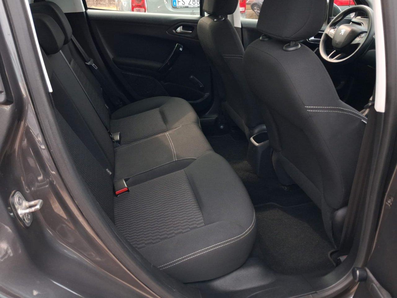 Peugeot 208 5 Porte 1.6 bluehdi Touch 75cv