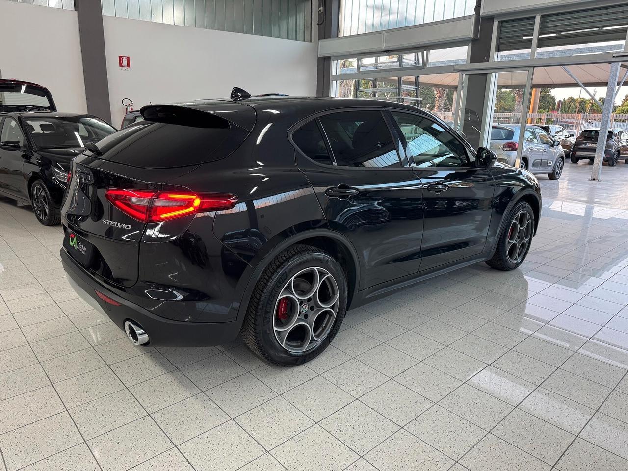 Stelvio 2.2Td AT8 ROSSO EDIZIONE AUTOCARRO N1