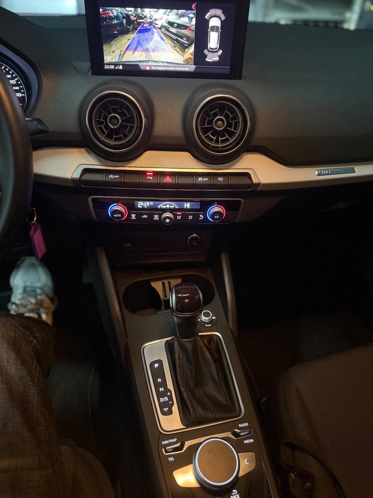 Audi Q2 30 TDI S tronic Identity Black