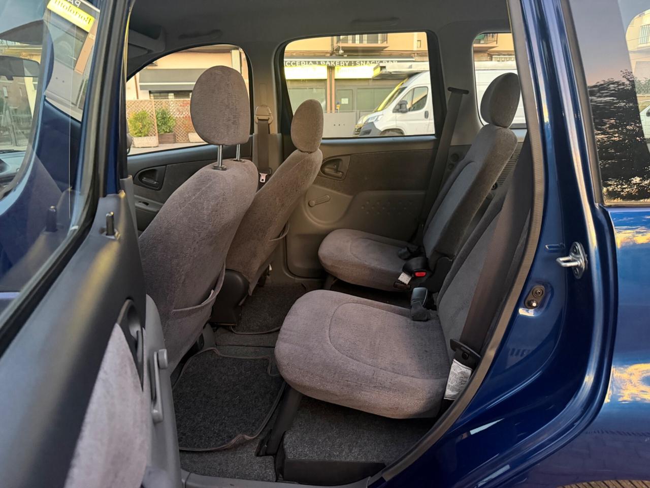 Toyota Yaris 1.3i 16V cat 5 porte Luna