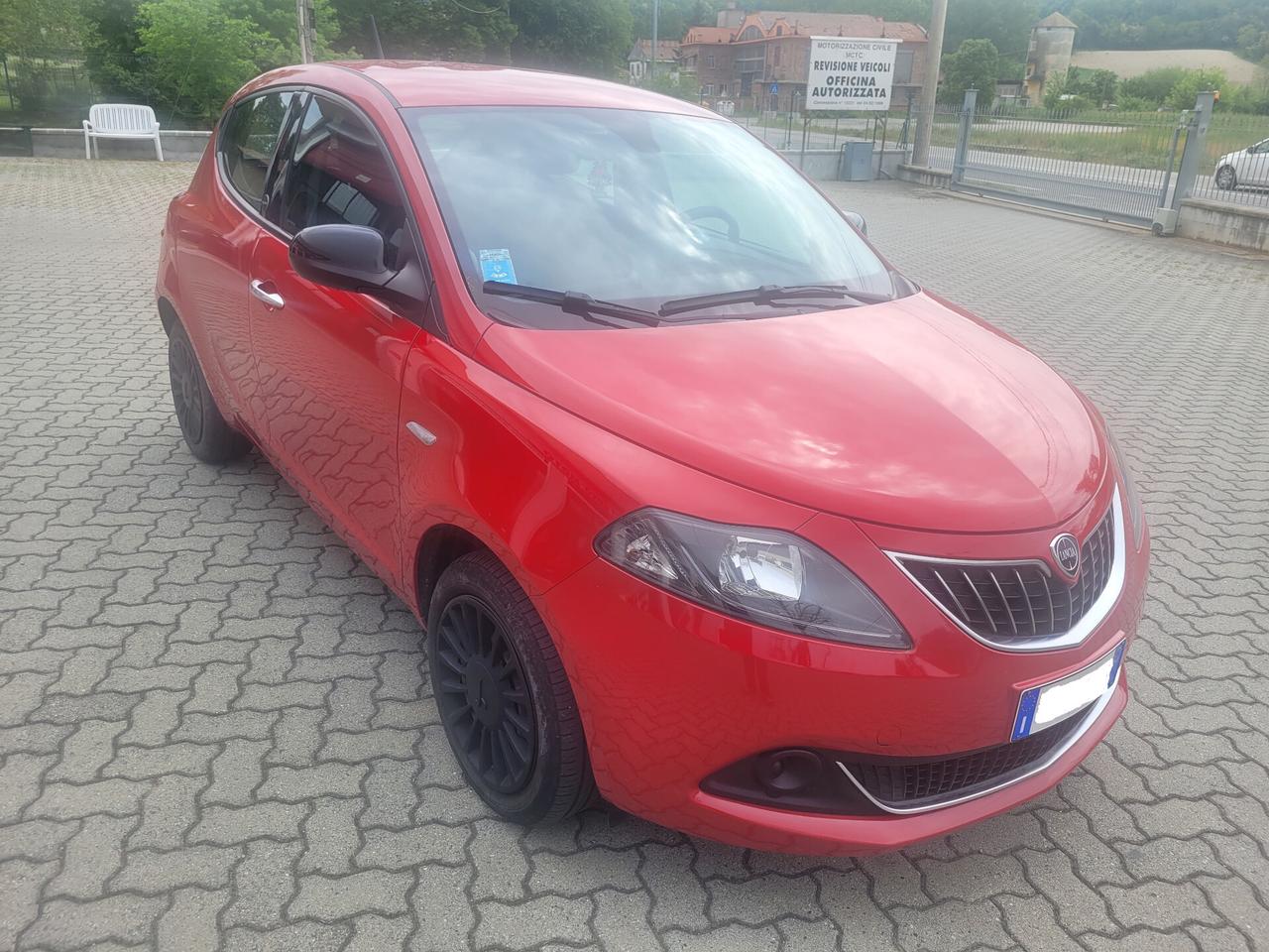 Lancia Ypsilon 1.0 FireFly 5 porte S&S Hybrid Ecochic Silver