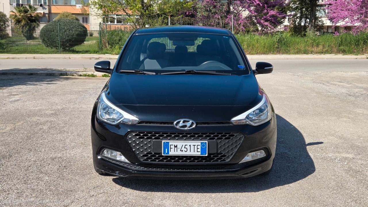 Hyundai i20 1.2 5 porte Blackline GPL