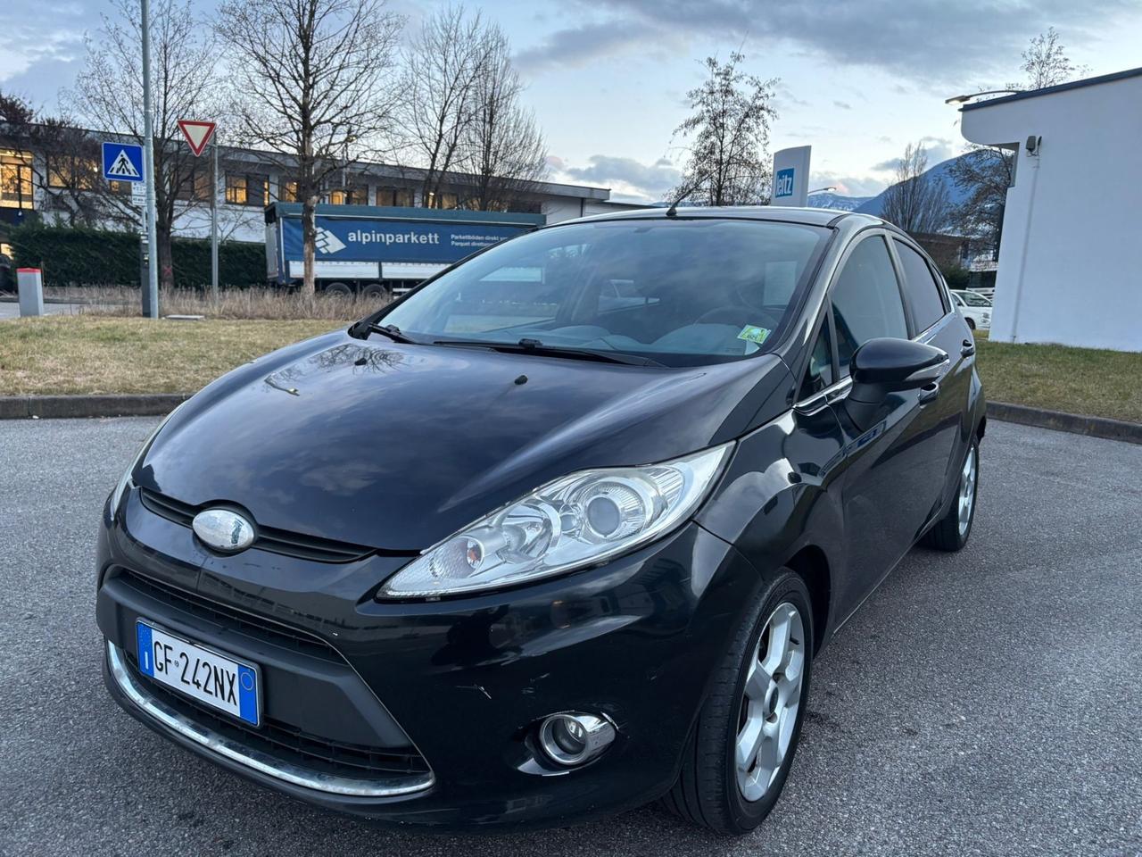 Ford Fiesta Fiesta+ 1.6 TDCi 95CV 5 porte NEOPATENTATI