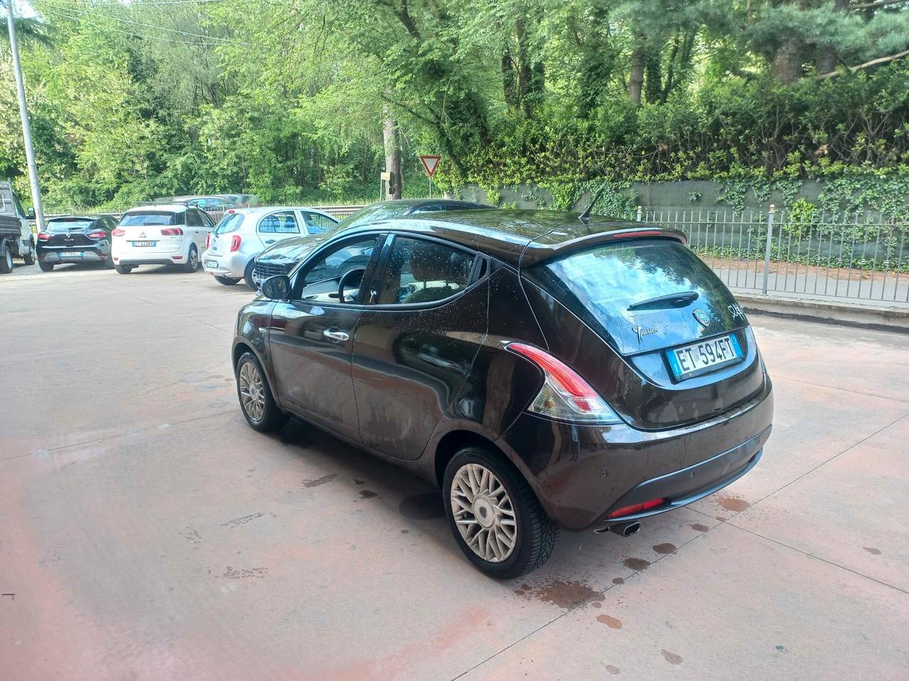 Lancia Ypsilon 1.2 69 CV 5 porte GPL Ecochic Silver