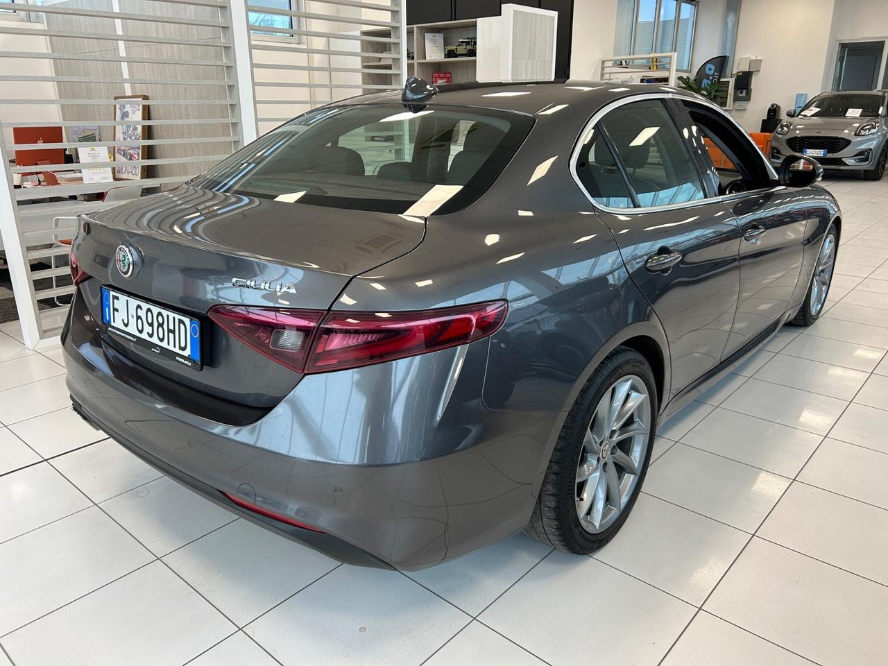 Alfa Romeo Giulia 2.0 Turbo 200 CV AT8 Super