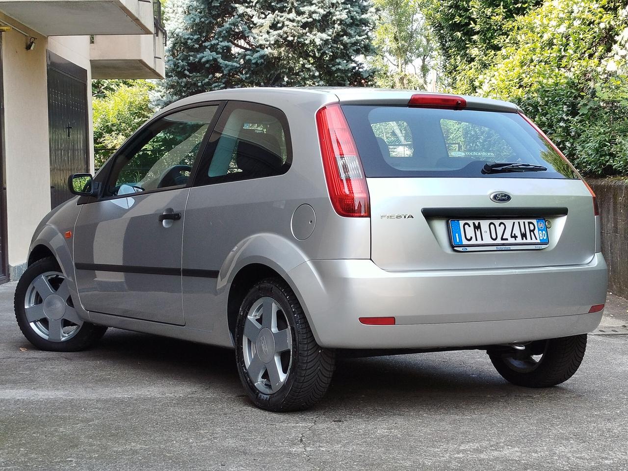Ford Fiesta 1.2 BENZINA 75cv / 34.680km / Neopat.