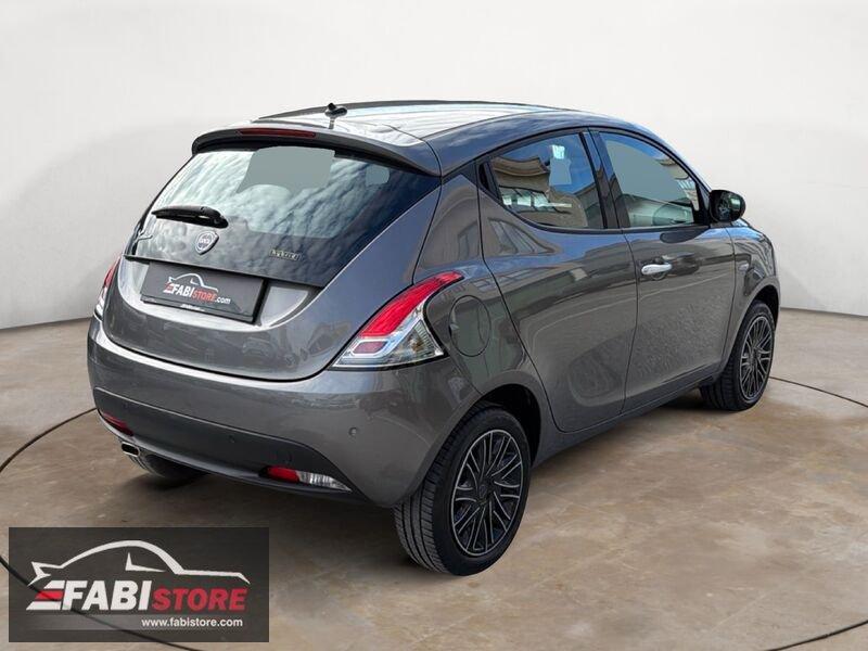 Lancia Ypsilon 1.0 FireFly 70 Cv Hybrid Gold 5 POSTI - Schermo, CarPlay, Ruotino ecc