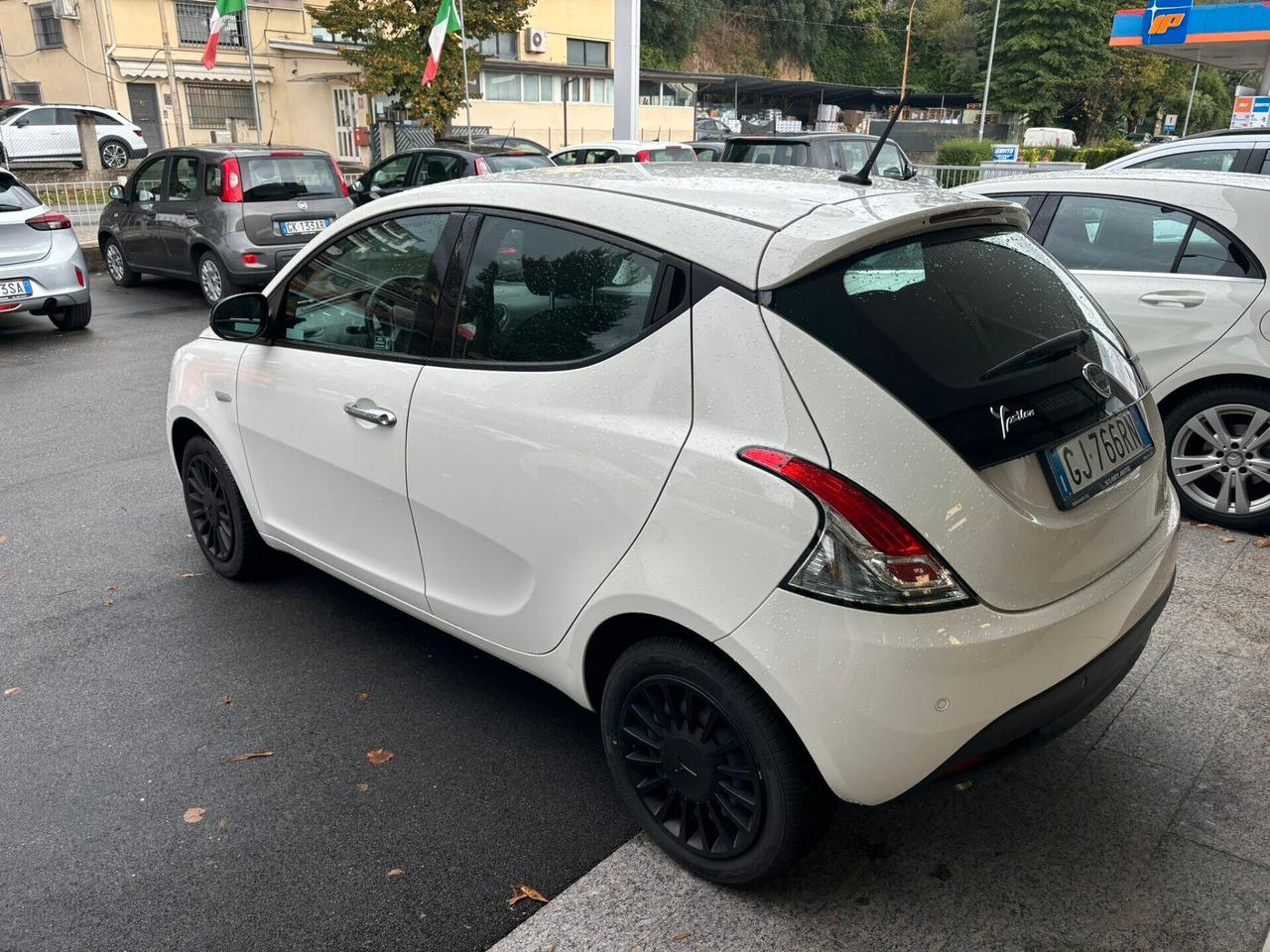 Lancia Ypsilon 1.0 FireFly 5 porte S&S Hybrid Ecochic Silver