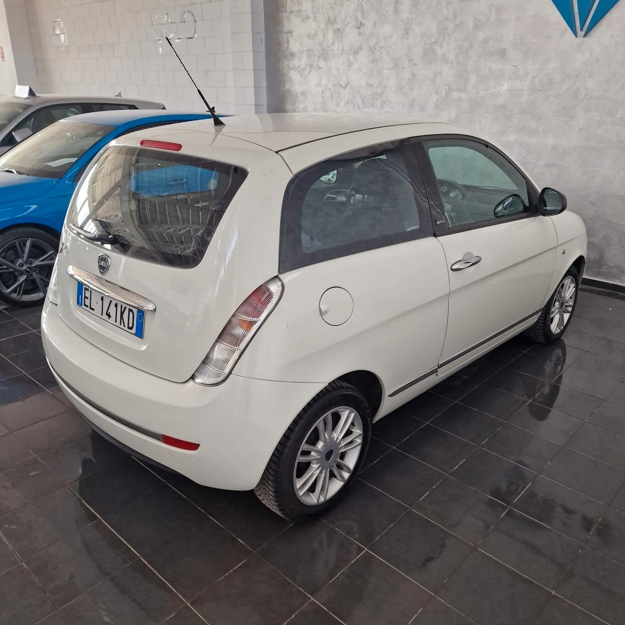 Lancia Ypsilon 1.3 MJT 75 CV Unyca