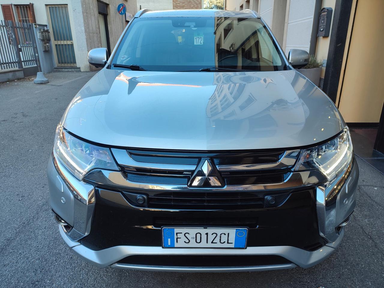 Mitsubishi Outlander 2.0 Hybrid 4WD PHEV Instyle Diamond SDA