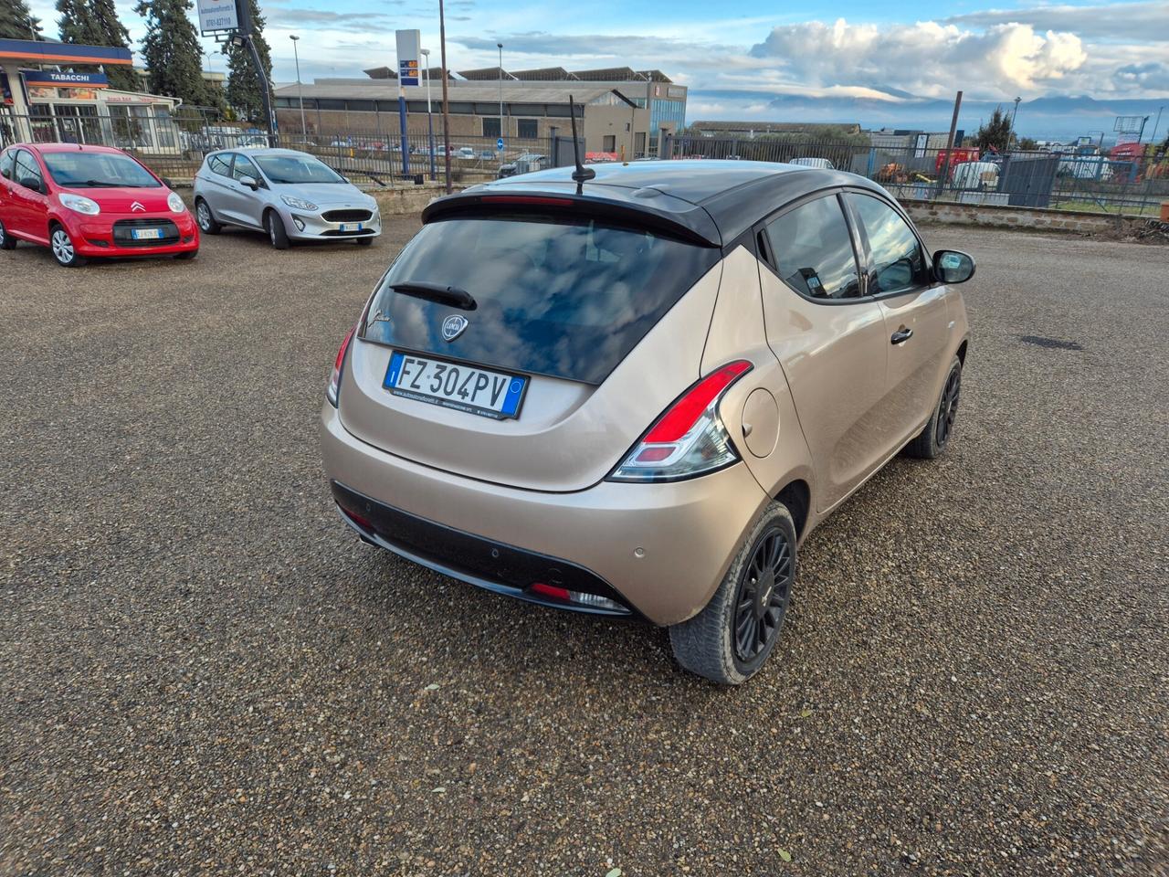 Lancia Ypsilon 1.2 69 CV 5 porte GPL Ecochic Black and Noir
